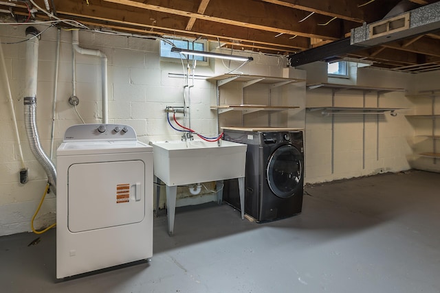 2441 Nottingham Rd, Ann Arbor, MI 48104 - laundry area featuring washer and clothes dryer