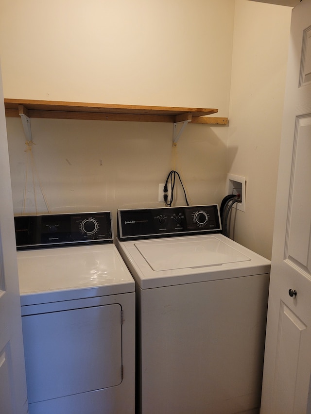 1082 Morris Rd, Lapeer, MI 48446 - washroom featuring independent washer and dryer