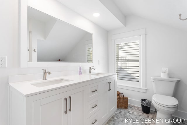 2245 Auburn Ave, Holland, MI 49424 - full bath with vaulted ceiling, toilet, double vanity, baseboards, and recessed lighting