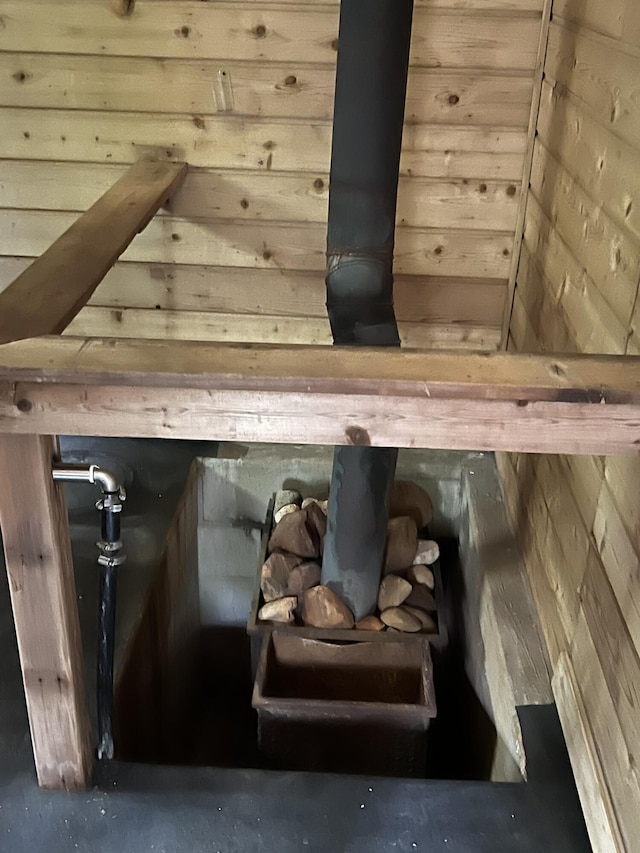 8711 M-37, Irons, MI 49644 - detailed view of wooden walls