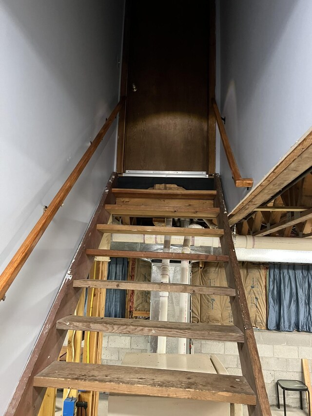 8711 M-37, Irons, MI 49644 - view of stairs