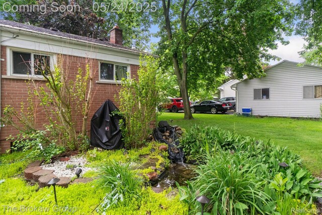 6605 Northview Dr, Clarkston, MI 48346 - view of green lawn