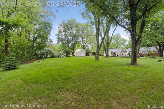 6605 Northview Dr, Clarkston, MI 48346 - view of grassy yard
