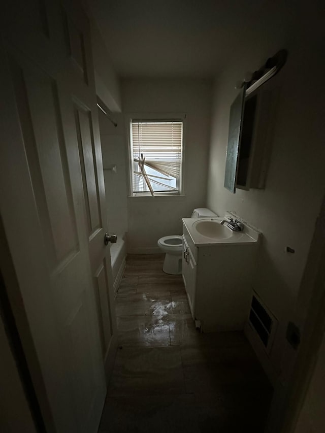 19731 Harlow St, Detroit, MI 48235 - full bath with vanity, toilet, and tub / shower combination
