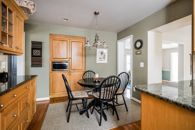 dining room with a chandelier, dark wood-style flooring, baseboards, and recessed lighting