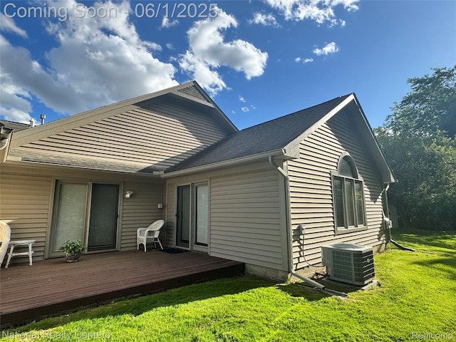 3052 Rivers Edge Dr, Wayne, MI 48184 - back of property featuring central air condition unit, a deck, and a yard