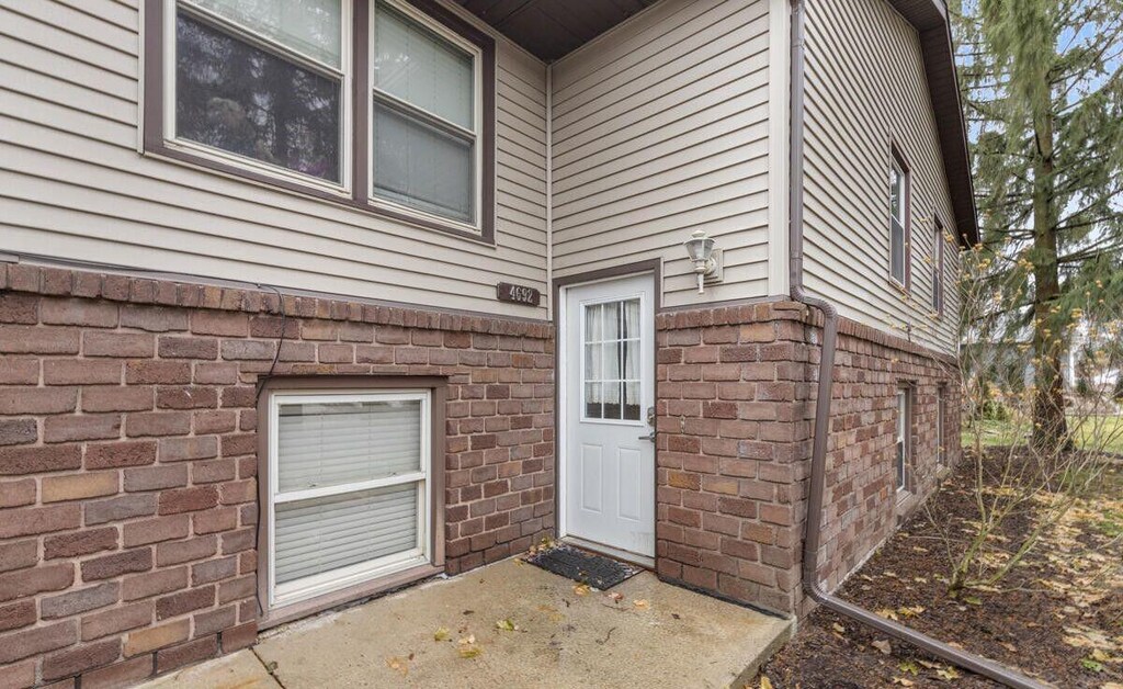 4690 Stauffer Ave SE, Kentwood, MI 49508 - photo 2