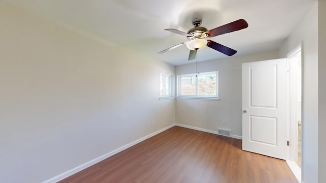 26817 Newport Ave, Warren, MI 48089 - unfurnished bedroom featuring light wood-style flooring, baseboards, and ceiling fan