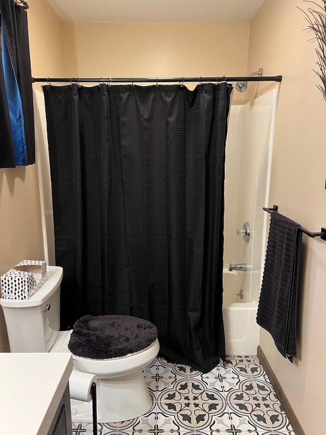 11055 Kopko Trl, Roscommon, MI 48653 - full bathroom featuring shower / bath combination with curtain, toilet, and vanity