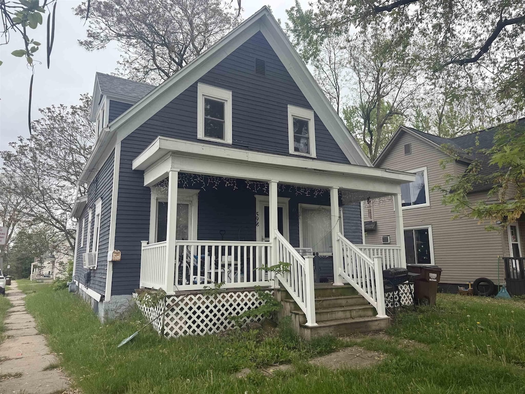 598 S Main St, Adrian, MI 49221 - view of front facade with a porch