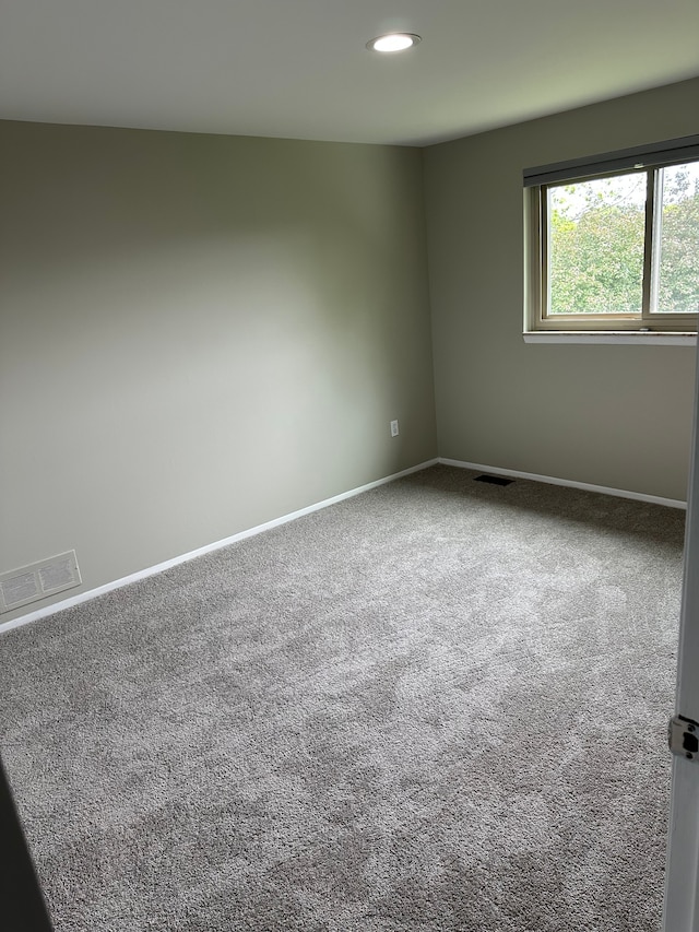carpeted spare room with baseboards and recessed lighting