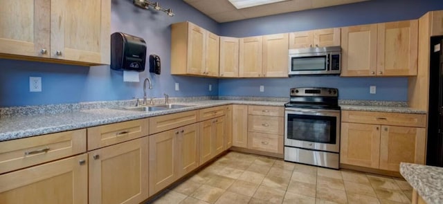 1966 Spyglass Trl, Muskegon, MI 49442 - kitchen featuring appliances with stainless steel finishes, light brown cabinetry, a sink, light countertops, and light tile patterned flooring