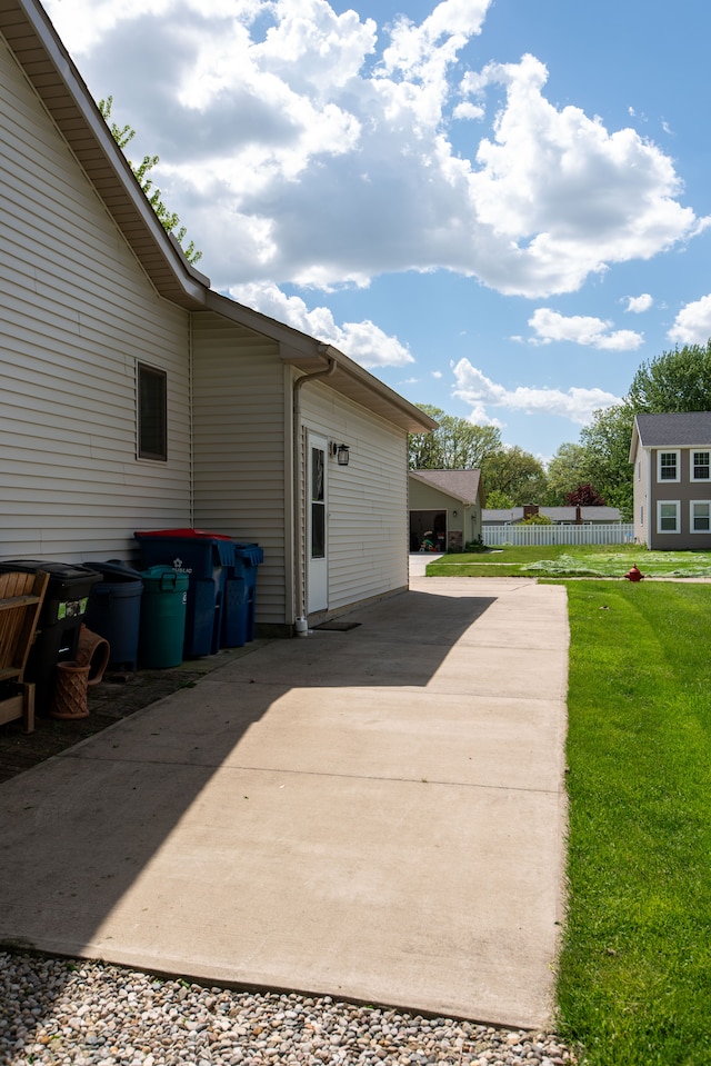 906 Village Dr, Davison, MI 48423 - view of patio