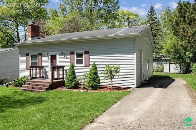 243 Reno St, Lake Orion, MI 48362 - view of front facade with a chimney and a front lawn