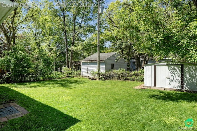 243 Reno St, Lake Orion, MI 48362 - view of green lawn