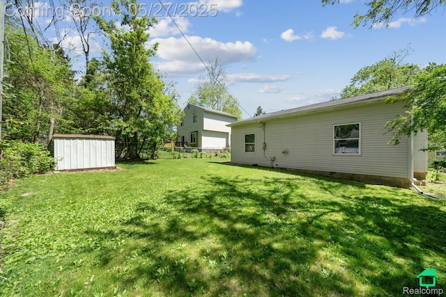 243 Reno St, Lake Orion, MI 48362 - view of green lawn
