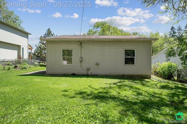 243 Reno St, Lake Orion, MI 48362 - back of property with crawl space