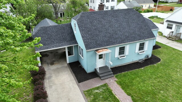 6 Congress Ct Unit D, Saginaw, MI 48602 - view of front of property with roof with shingles, entry steps, a front yard, and a residential view