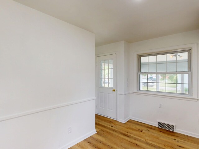 6 Congress Ct Unit D, Saginaw, MI 48602 - spare room featuring light wood-style flooring and baseboards