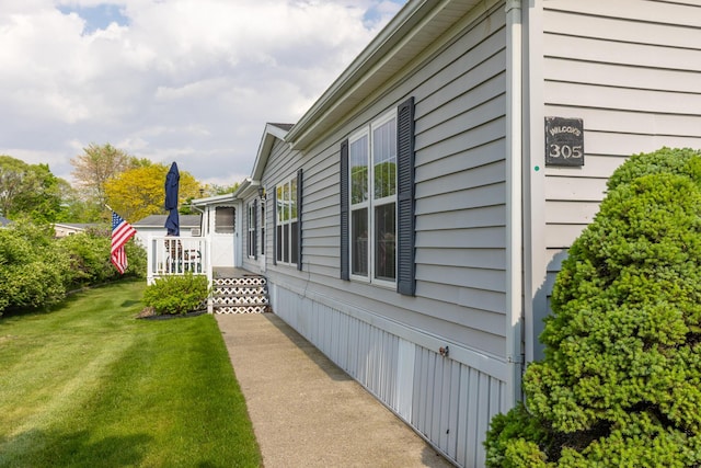 305 Oak Ridge St, Mason, MI 48854 - view of side of home featuring a yard