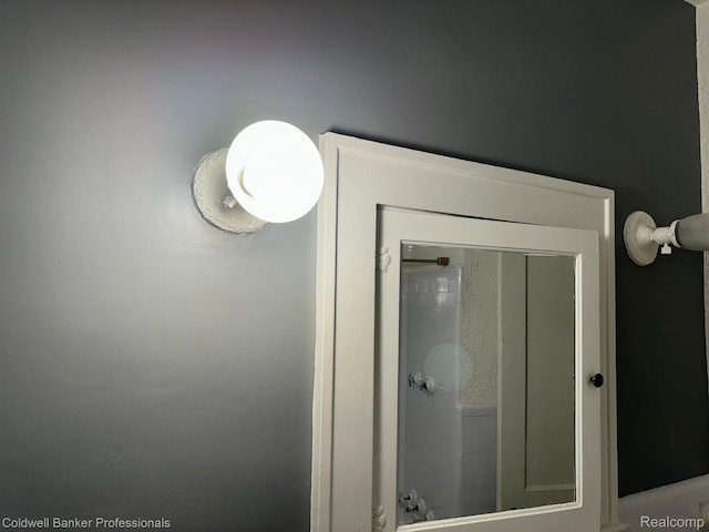 2474 Atkinson St, Detroit, MI 48206 - bathroom view