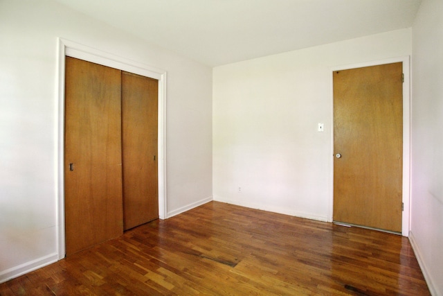 1469 Westwood Dr, Flint, MI 48532 - unfurnished bedroom featuring wood finished floors, a closet, and baseboards