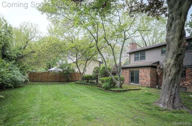 18851 Capitol Dr, Southfield, MI 48075 - view of yard