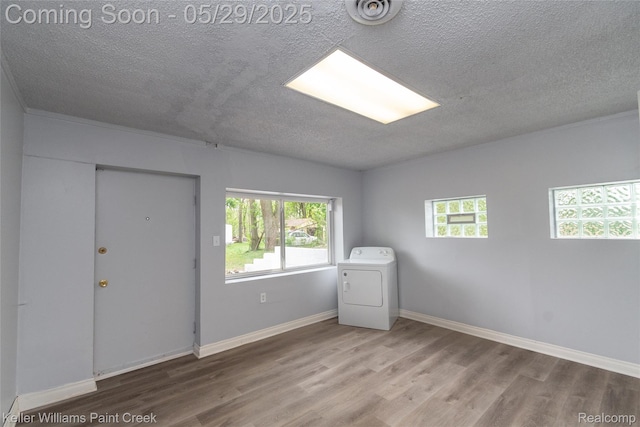 72 N Astor St, Pontiac, MI 48342 - unfurnished room with washer / dryer, wood finished floors, a textured ceiling, and baseboards