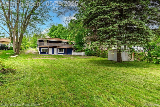 72 N Astor St, Pontiac, MI 48342 - view of green lawn featuring a deck