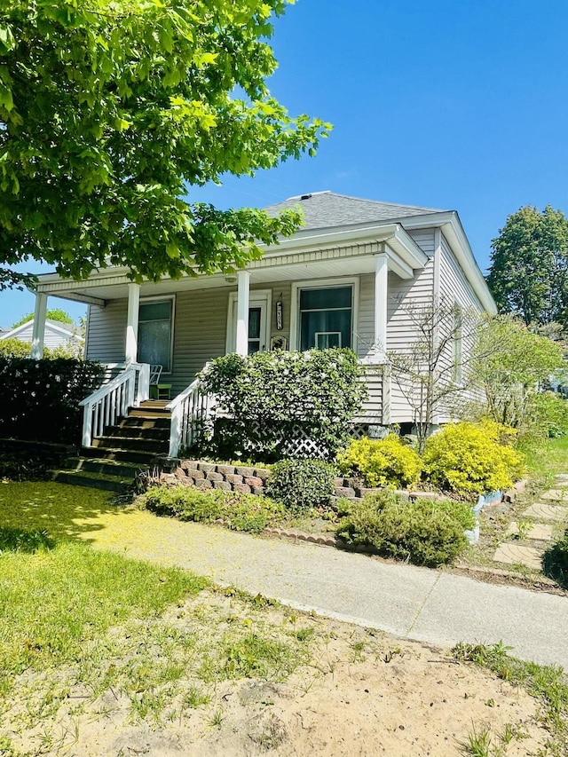 404 W Court St, Ludington, MI 49431 - view of front facade featuring covered porch