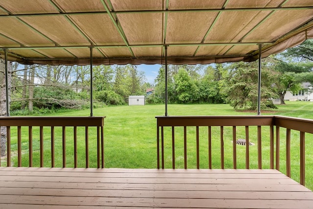 8187 Sawgrass Trl, Grand Blanc, MI 48439 - wooden terrace with a yard