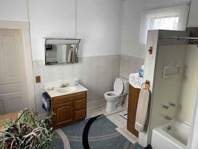 9 N Michigan Ave, Shelby, MI 49455 - full bath featuring vanity, shower / washtub combination, toilet, and wallpapered walls