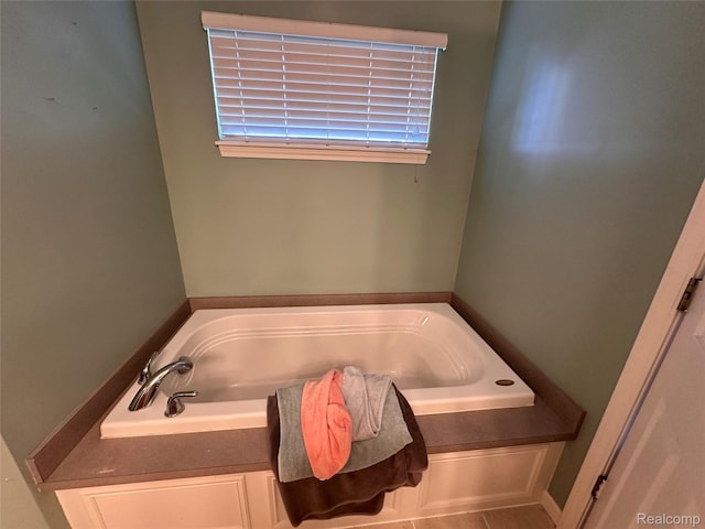 790 Vivian Ln, Oxford, MI 48371 - full bath featuring a bath