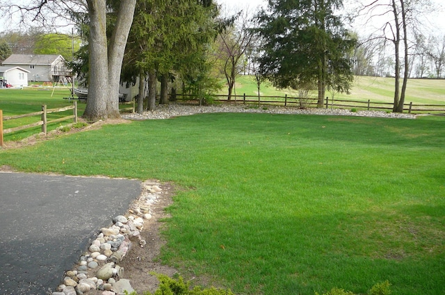 466 Salem Dr, Jonesville, MI 49250 - view of yard