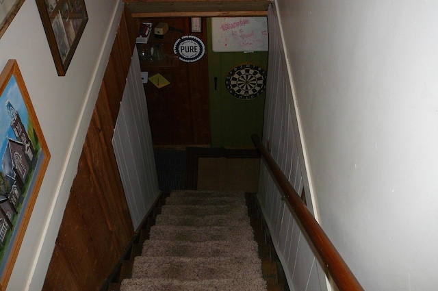 466 Salem Dr, Jonesville, MI 49250 - view of staircase