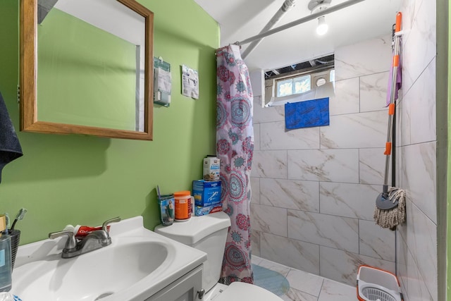 9069 Pierson St, Detroit, MI 48228 - bathroom with tiled shower, toilet, and vanity