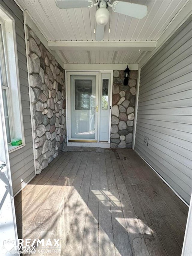1208 Turrill Rd, Lapeer, MI 48446 - porch with ceiling fan