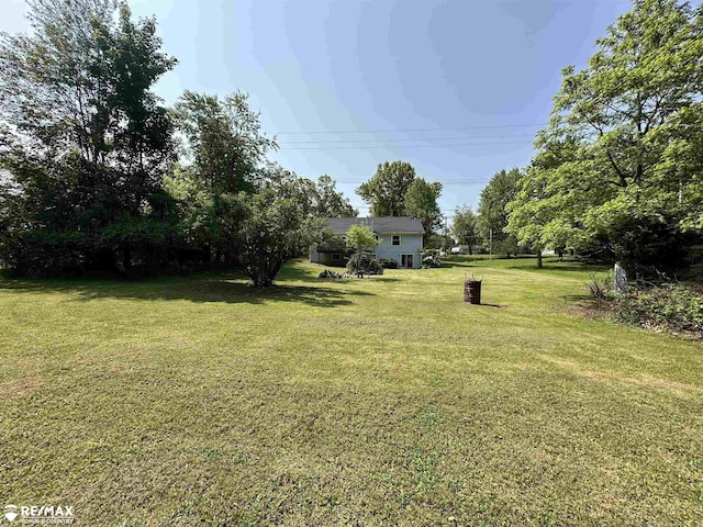 1208 Turrill Rd, Lapeer, MI 48446 - view of green lawn