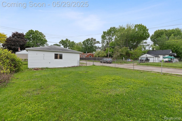 24371 Grove Ave, Eastpointe, MI 48021 - view of yard