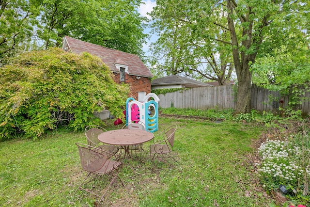 8911 Manor Ave, Allen Park, MI 48101 - view of yard