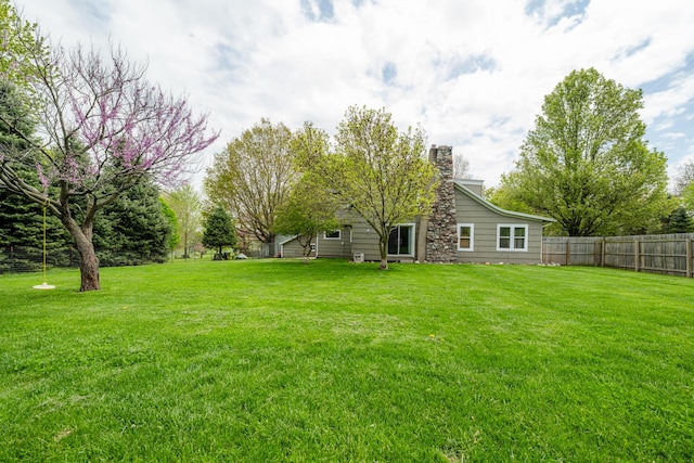 5915 S Pipestone Rd, Eau Claire, MI 49111 - view of yard