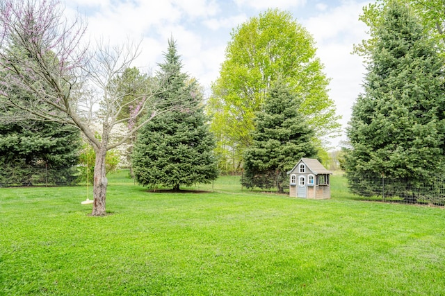 5915 S Pipestone Rd, Eau Claire, MI 49111 - view of grassy yard