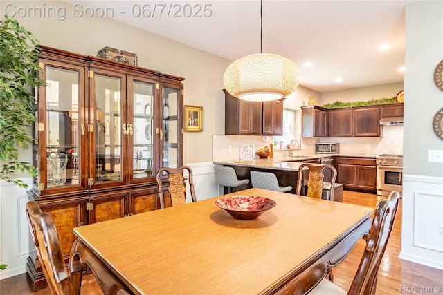 791 Glen Meadows Dr, South Lyon, MI 48178 - dining space with light wood-style floors and recessed lighting