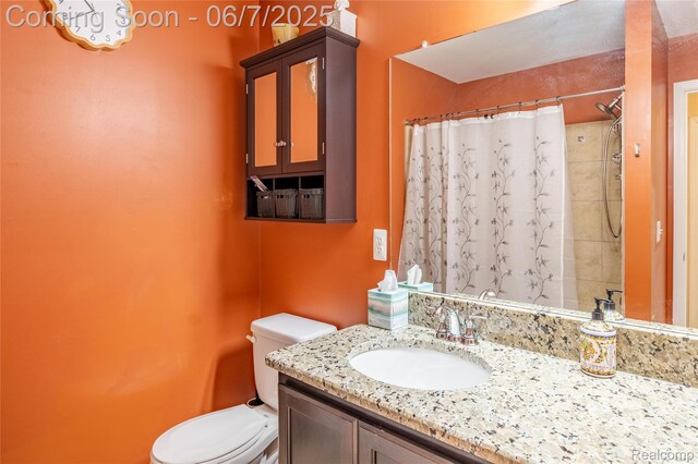 791 Glen Meadows Dr, South Lyon, MI 48178 - full bathroom featuring vanity, toilet, and a shower with curtain