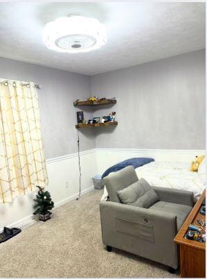 living area featuring carpet floors and baseboards