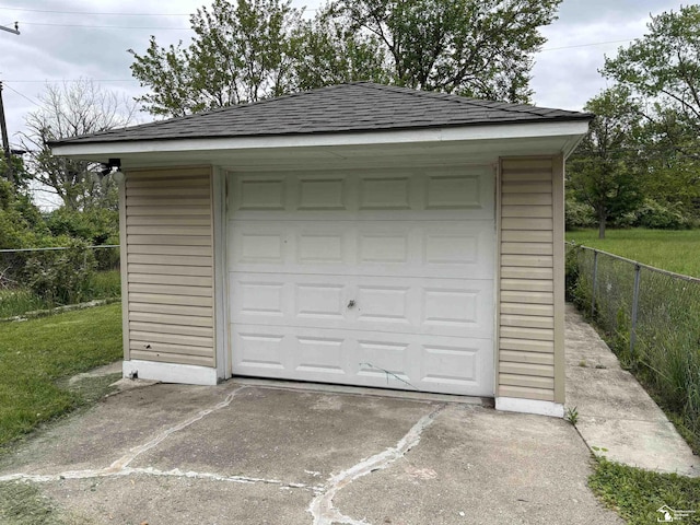 12642 Kentfield St, Detroit, MI 48223 - detached garage featuring concrete driveway