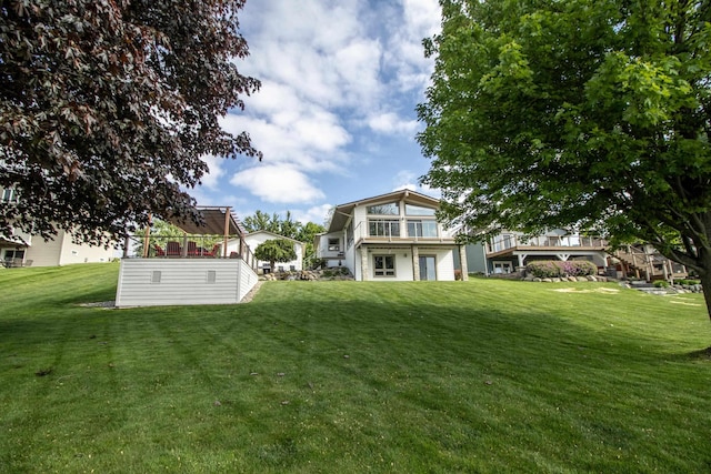 13496 S Horrell Rd, Fenton, MI 48430 - back of property with a yard and a balcony