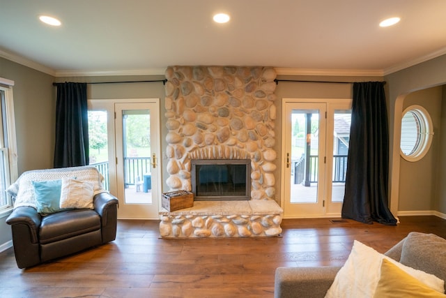 2366 Grange Rd, Trenton, MI 48183 - living area featuring crown molding, hardwood / wood-style floors, a stone fireplace, baseboards, and recessed lighting
