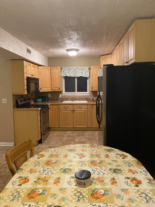 24404 Simmons Dr, Novi, MI 48374