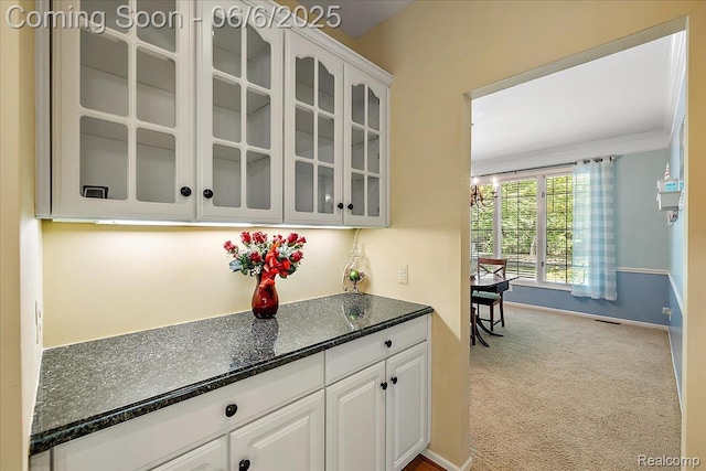 53629 Wayburn Ct, Utica, MI 48315 - bar area with carpet and baseboards